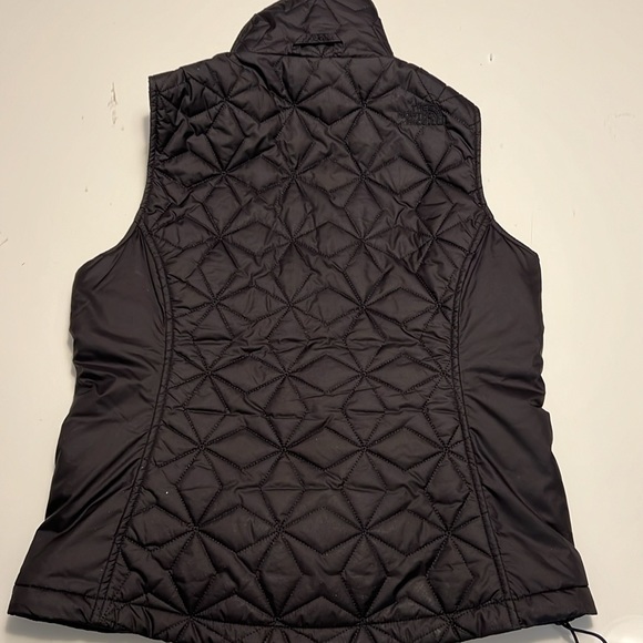 The North Face Black Quilted Vest - Picture 4 of 4